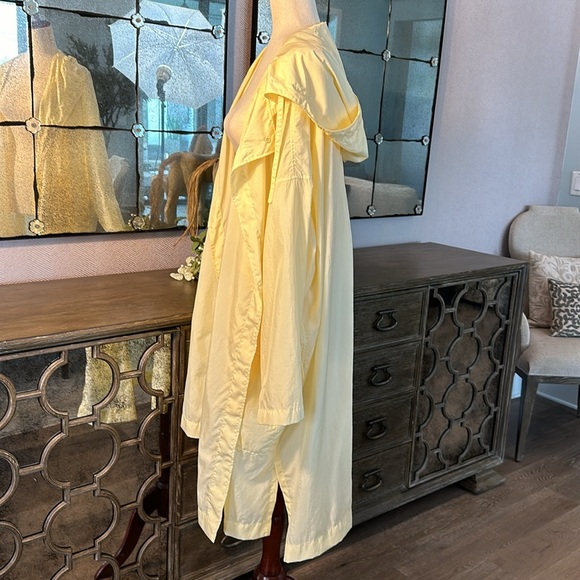 Uniqlo U packable yellow over sized hooded rain poncho. - Picture 10 of 14